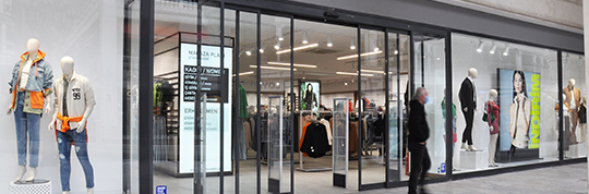 Record TSA20 Telescopic sliding door shop front